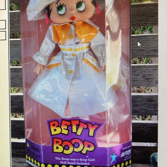 Vinyl M -Toy Betty Boop RainSlicker Doll c.1995 Discontinued Limited Edition NIB - Picture 4 of 9